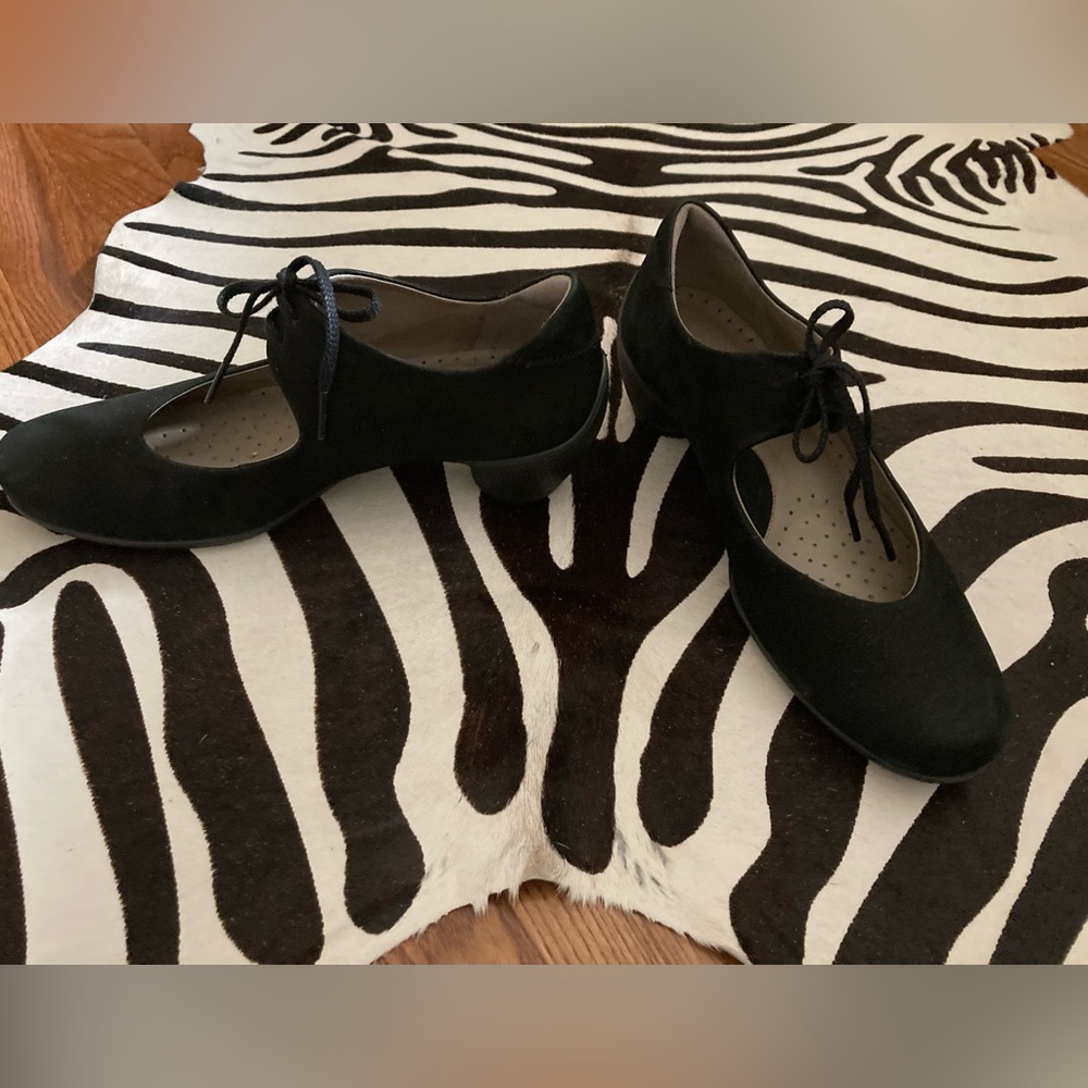 Ecco women’s black Nubuck 2” heel great condition size 38